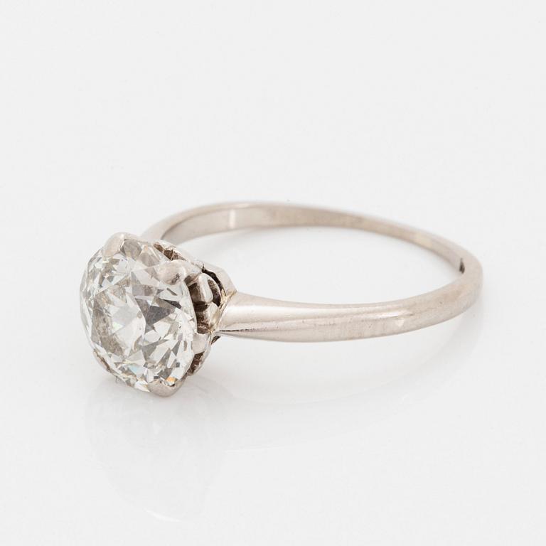 An 18K white gold ring set with an old-cut diamond weight ca 2.25 cts.