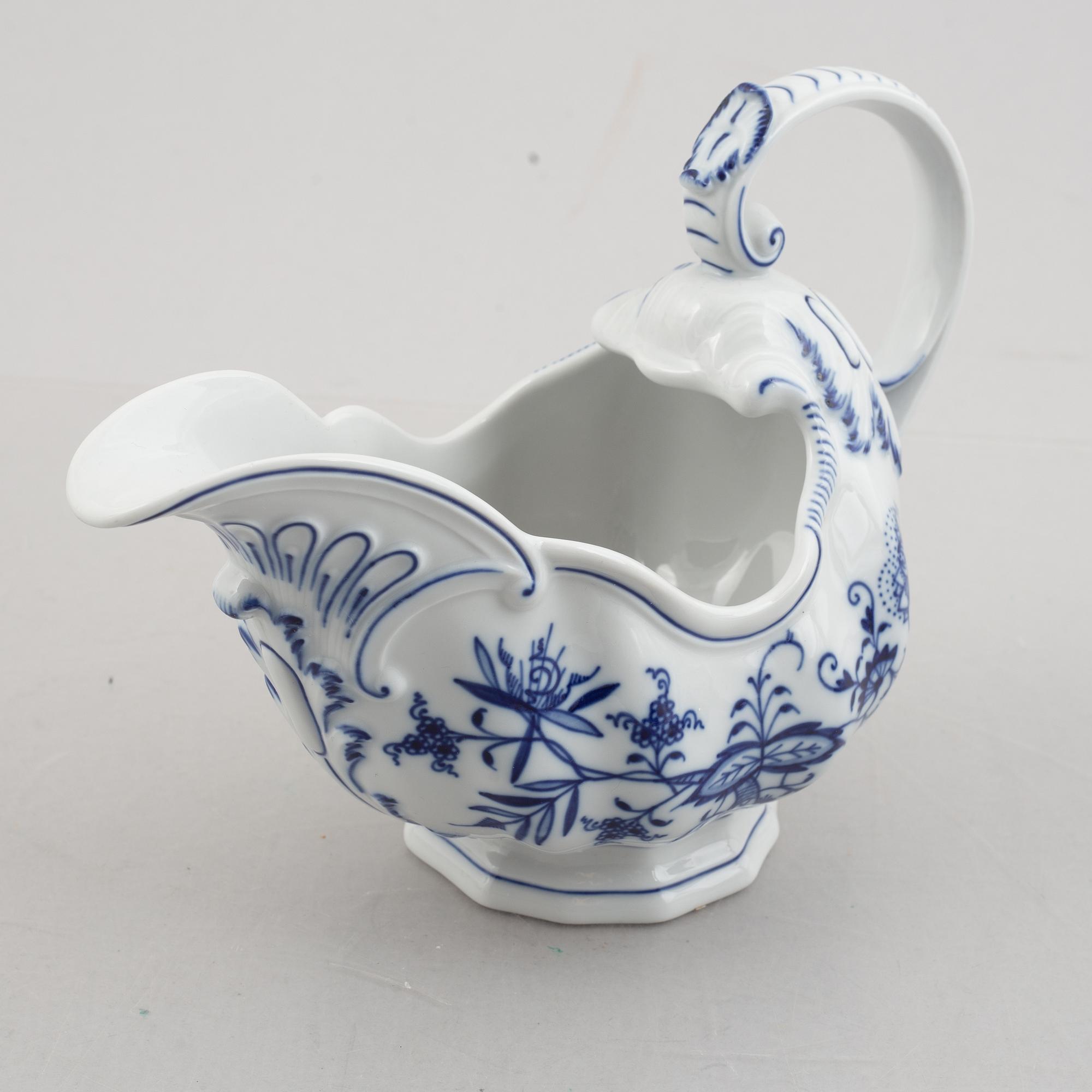 Five 'Zwiebelmuster' porcelain service pieces, Meissen, Germany.