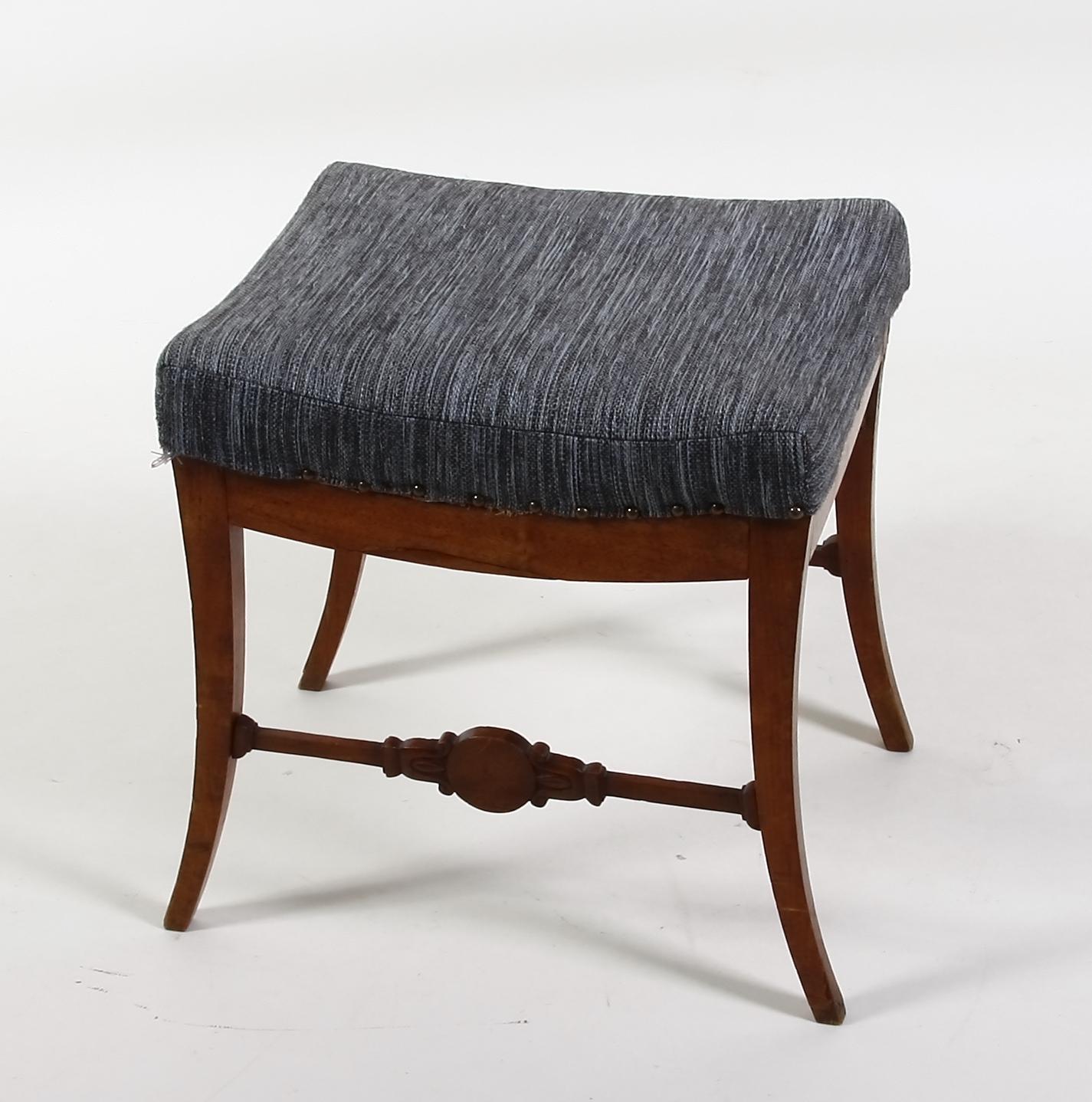 TABURETT, Karl Johan, 1800-talets första hälft.
