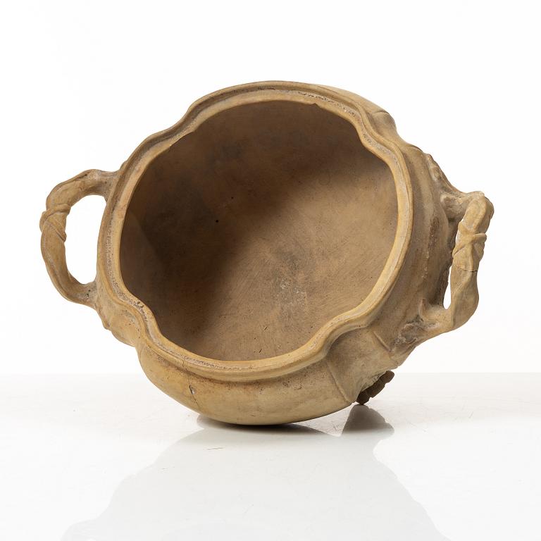 Terrin, oglaserat lergods, rokoko, 1700-tal.