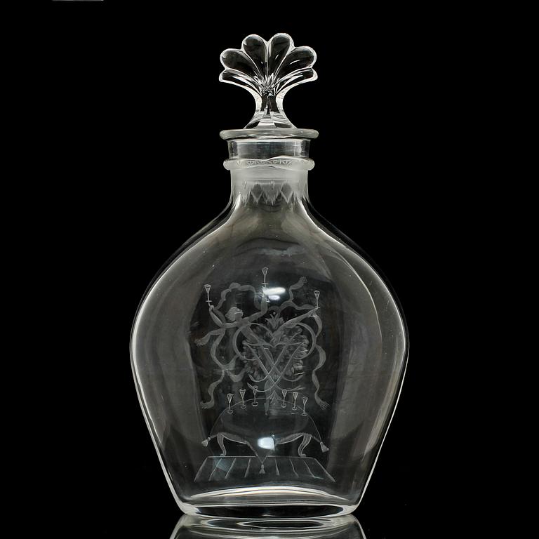 A Simon Gate engraved glass decanter with stopper, Orrefors, 1926.