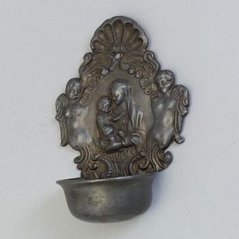 A PEWTER HOLY WATER BOWL, 18th/19th century.