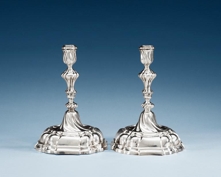 LJUSSTAKAR, ett par, silver, Österrike-Ungern  Rokokostil, efter 1886. Vikt 523 g.