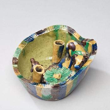 RÖKELSESTÄLL, biskviporslin. Qingdynastin, Kangxi (1662-1722).