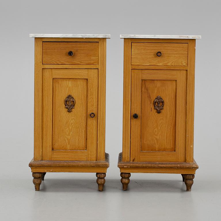 SÄNGBORD, ett par. Omkring år 1900.