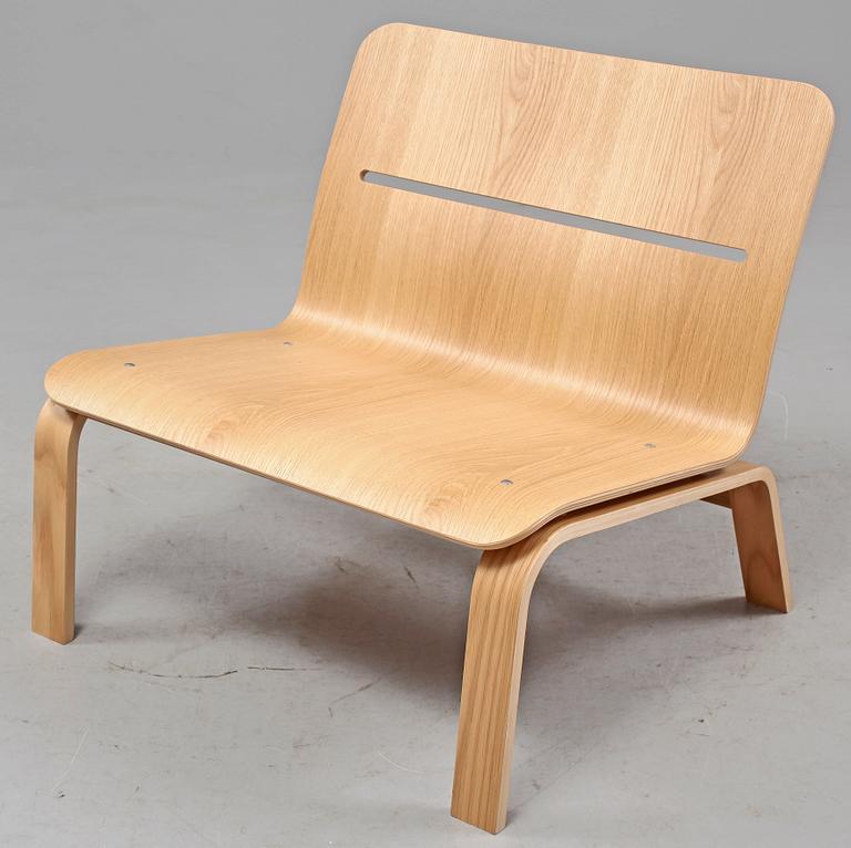 FÅTÖLJ samt BORD, "Bowie", Mårten Claesson, Eero Koivisto och Ola Rune, David Design, 2000-tal.