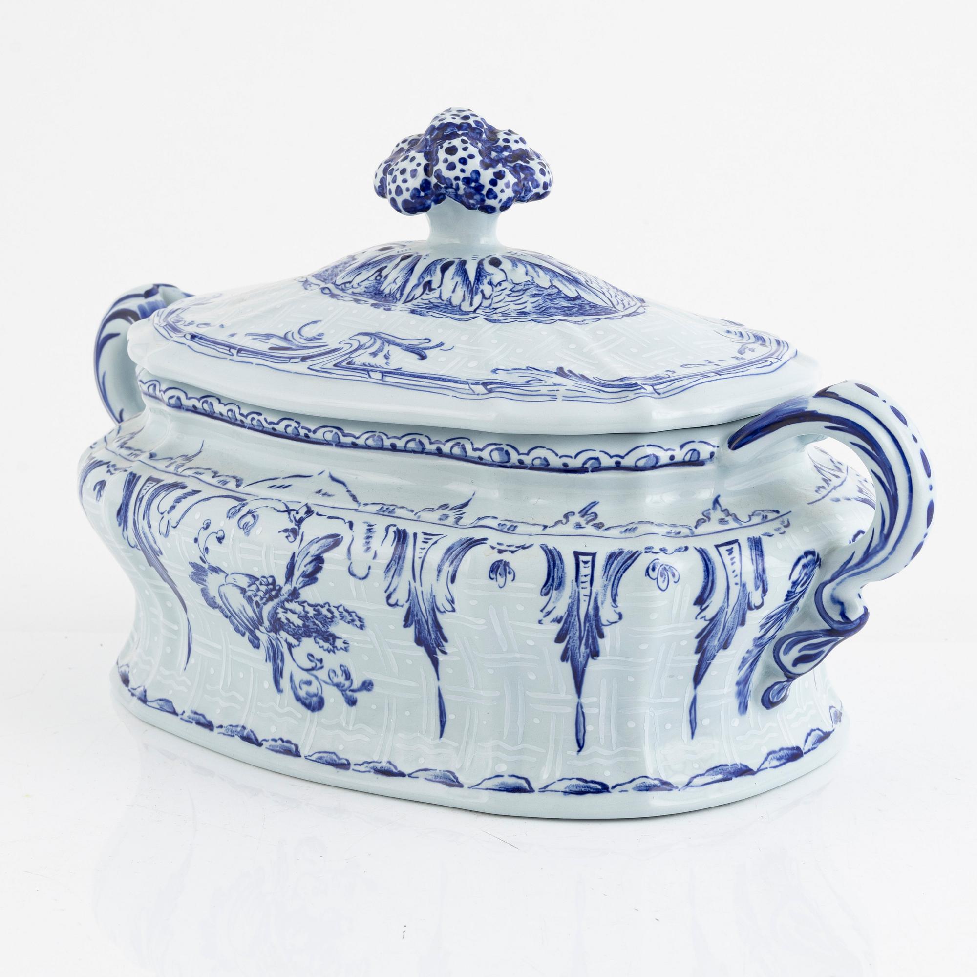Tureen, porcelain, after an original from 1758, Rörstrand, 1976.