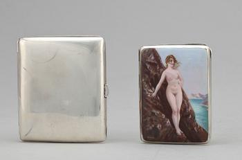 CIGARETTETUIN, 2 st, silver och emalj, bla C G Hallberg, 1900-talets början.