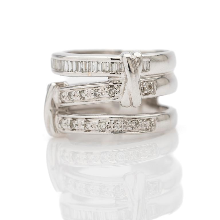Ring, 18K white gold with diamonds.