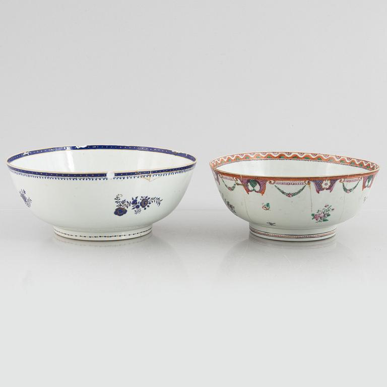 Två bålskålar, porslin, Kina, Qingdynastin, 1700-tal.