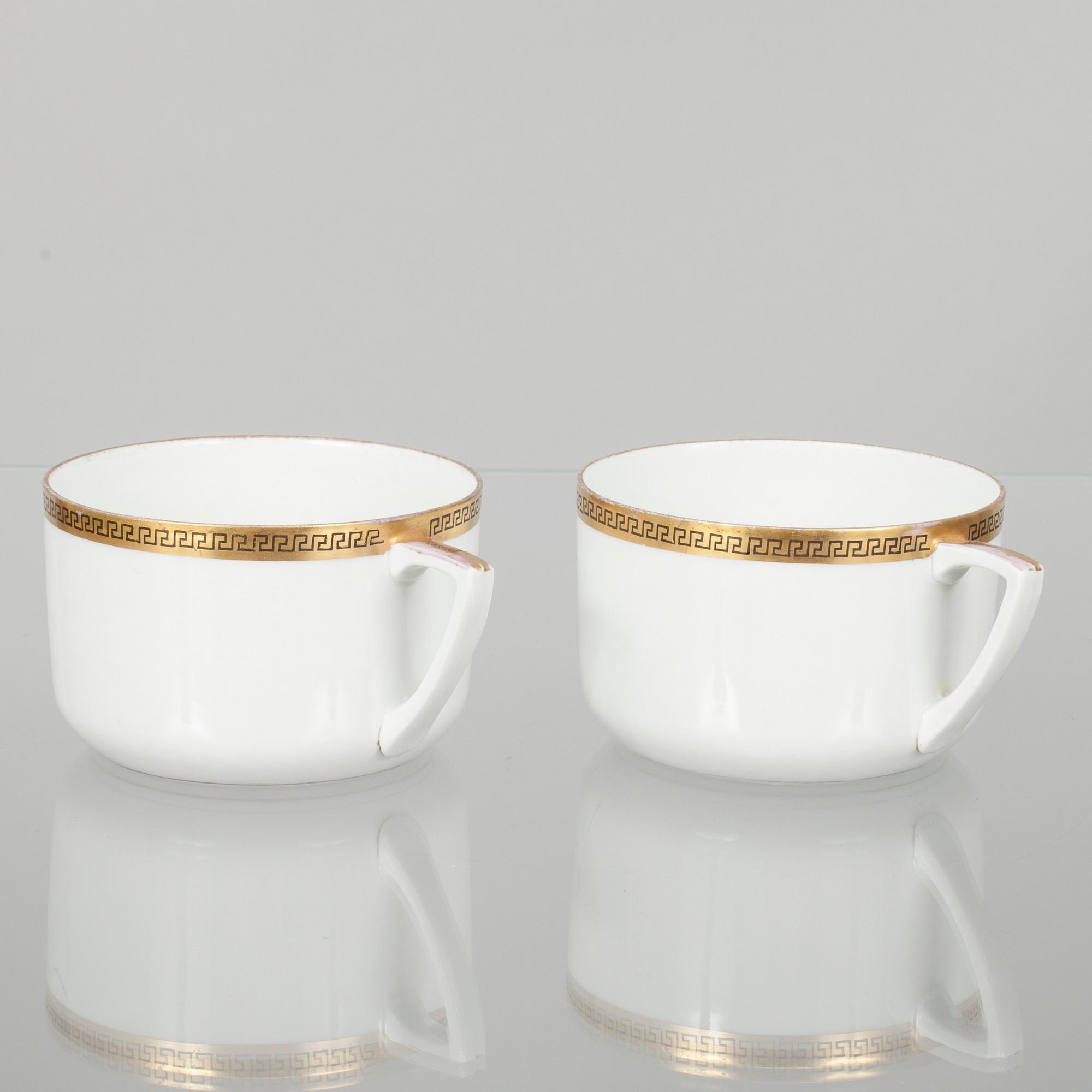 TEKOPPAR MED FAT, ett par, porslin, Kuznetsov, Ryssland 1891-1917.