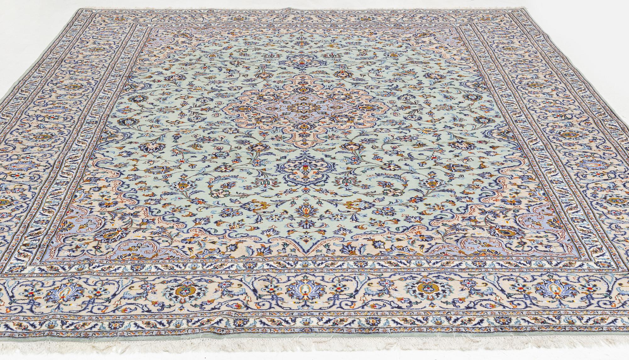 Matta, Keshan, ca 384 x 300 cm.