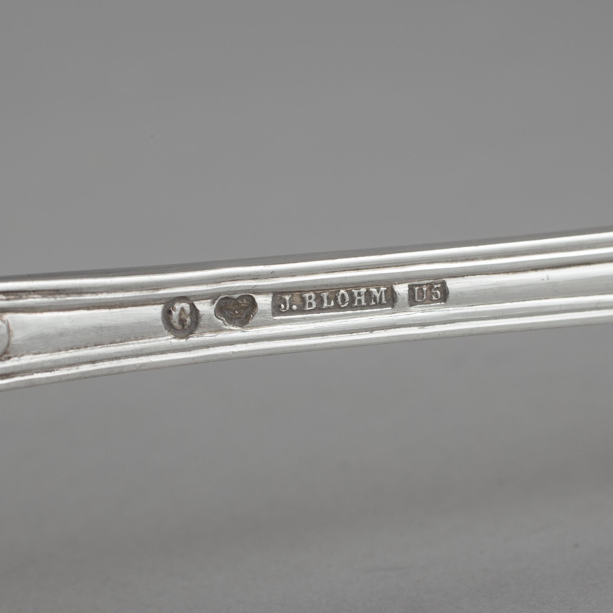 SKEDAR, 24 st (12+12), silver, G. Möllenborg, Stockholm 1847 och J. Blohm, Karlshamn 1874. Vikt 1 210 g.