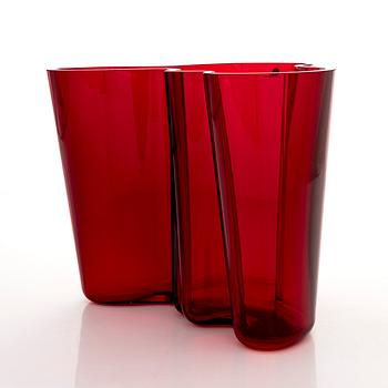 Alvar Aalto, a '3030' vase, signed Alvar Aalto Iittala 112/400 1991.