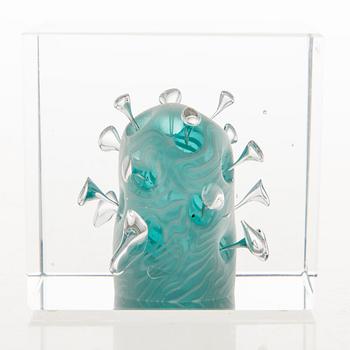 OIVA TOIKKA, AN ANNUAL CUBE, glass, signed Oiva Toikka Nuutajärvi marked 117.