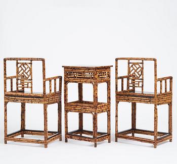 Stolar, ett par samt bord, spotted bamboo. Qingdynastin, 1800-tal.