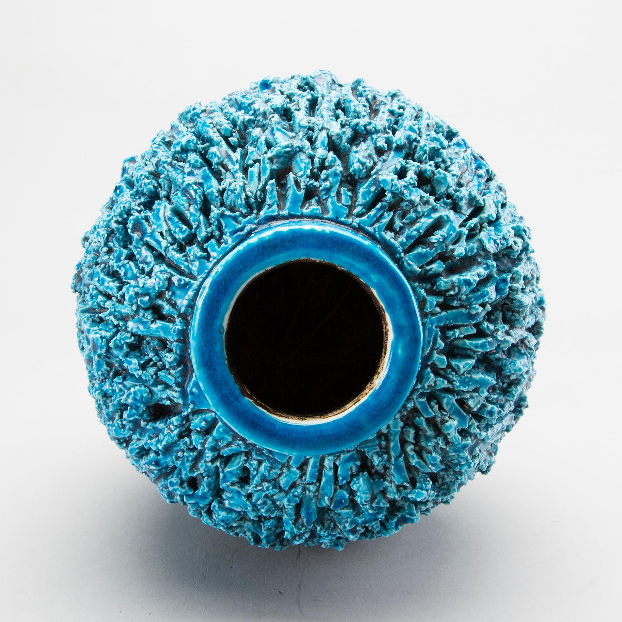 GUNNAR NYLUND, Vas "Igelkott", chamotterat stengods, Rörstrand.