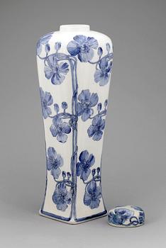 URNA MED LOCK, flintgods, Alf Wallander, Rörstrand, 1900-talets första hälft.