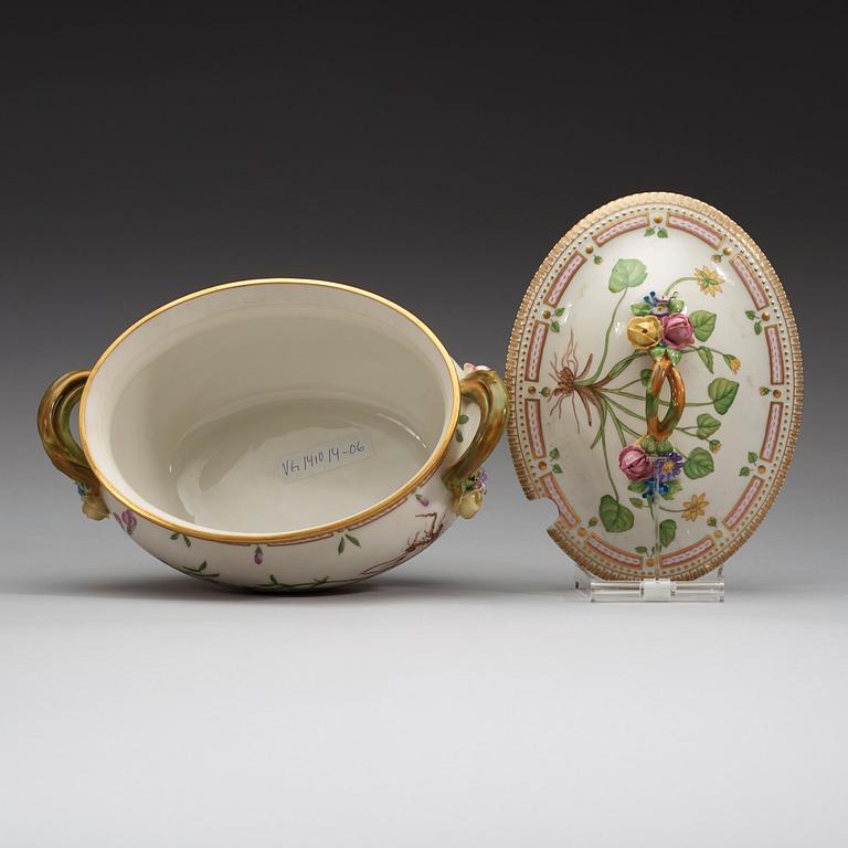 TERRIN med LOCK, porslin. Kungl Dansk, "Flora Danica", 1900-tal.