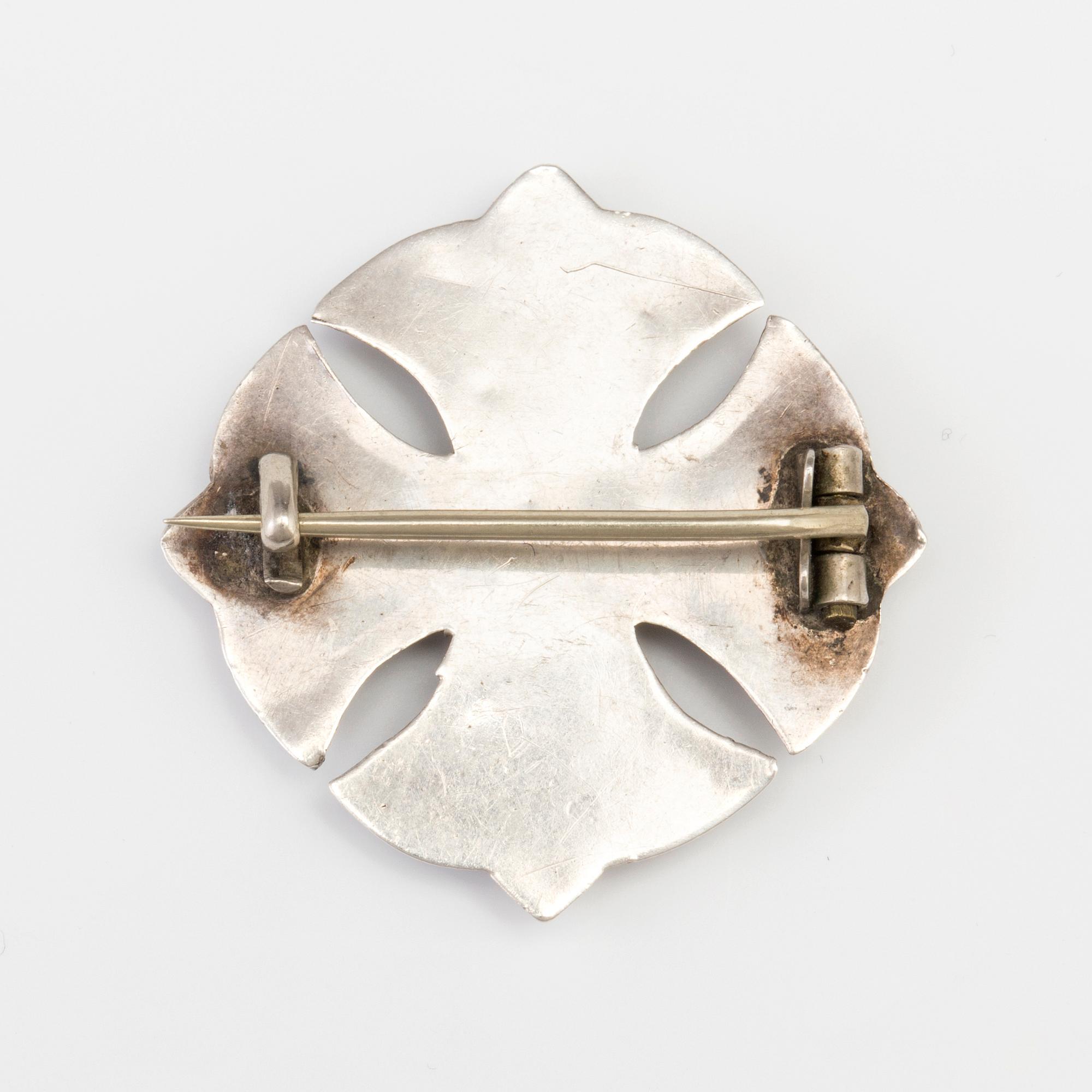 A BROOCH set with jasper and heliotrope.