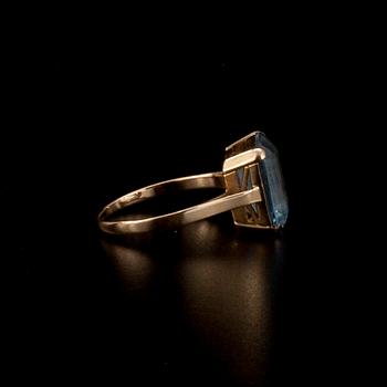 RING, 18K guld, topas. Stämplad GVH, Stockholm 1946.