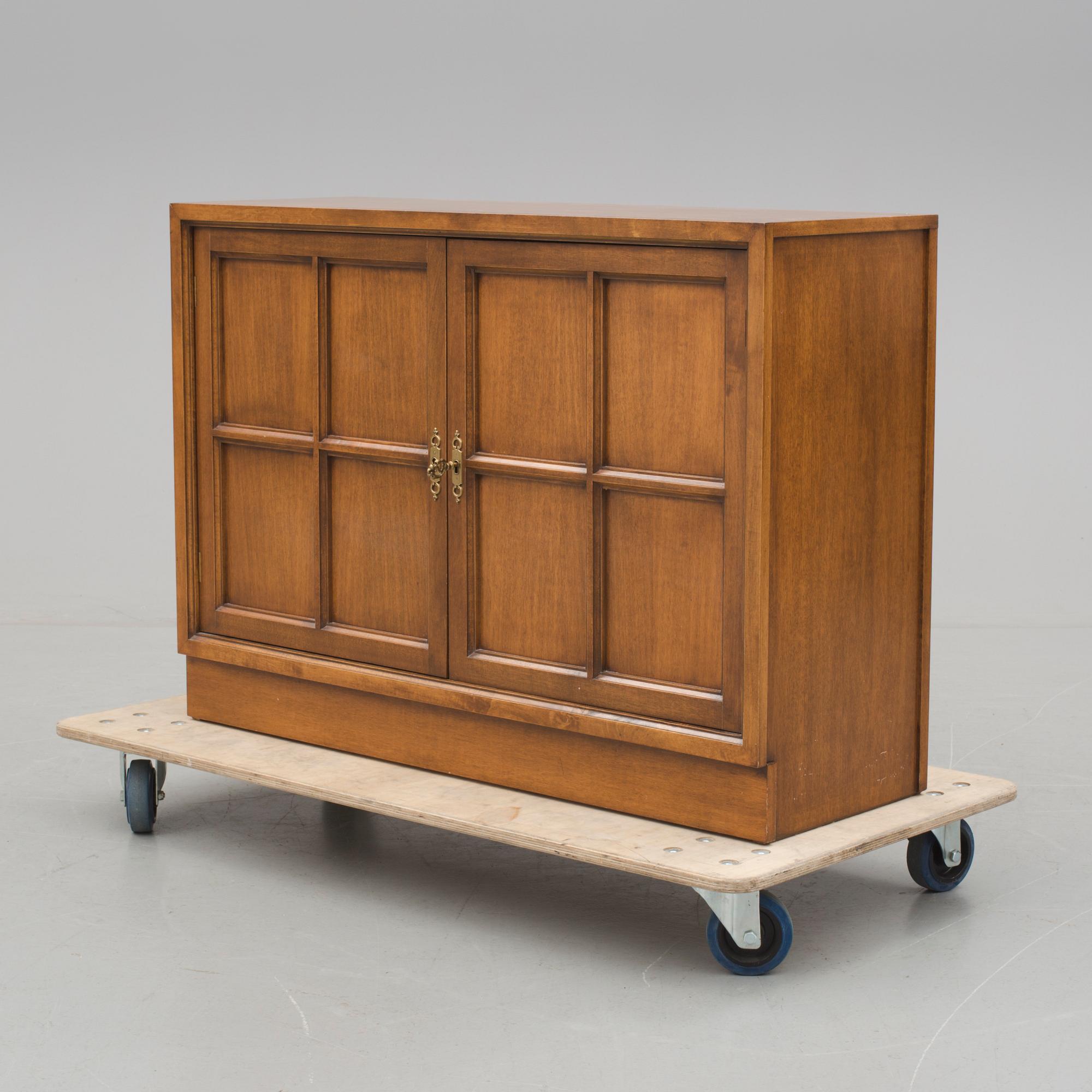 SIDEBOARD, Selva, sent 1900-tal.