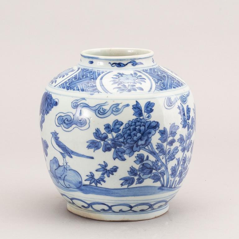 A blue and white jar, Ming dynasty, Wanli (1572-1620).