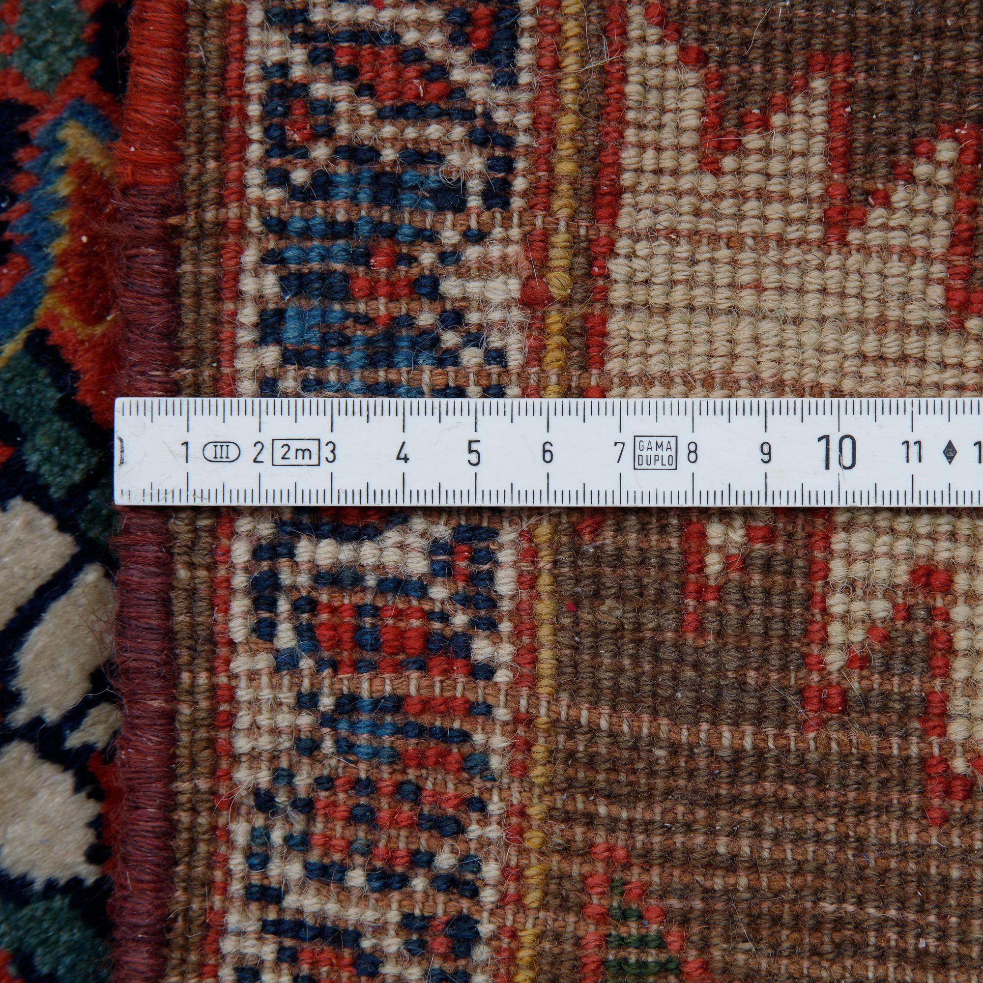 Matto, A runner, an antique West Persian/Northwest Persian, ca 417,5-425 x 101-107 cm.