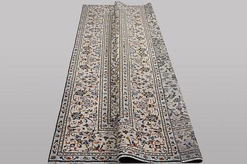 A carpet, Kashan, ca 283 x 194 cm.