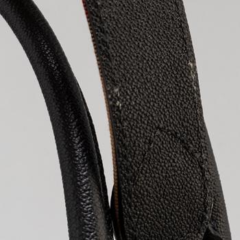 A Burberry Soft Grain Medium Buckle Tote.
