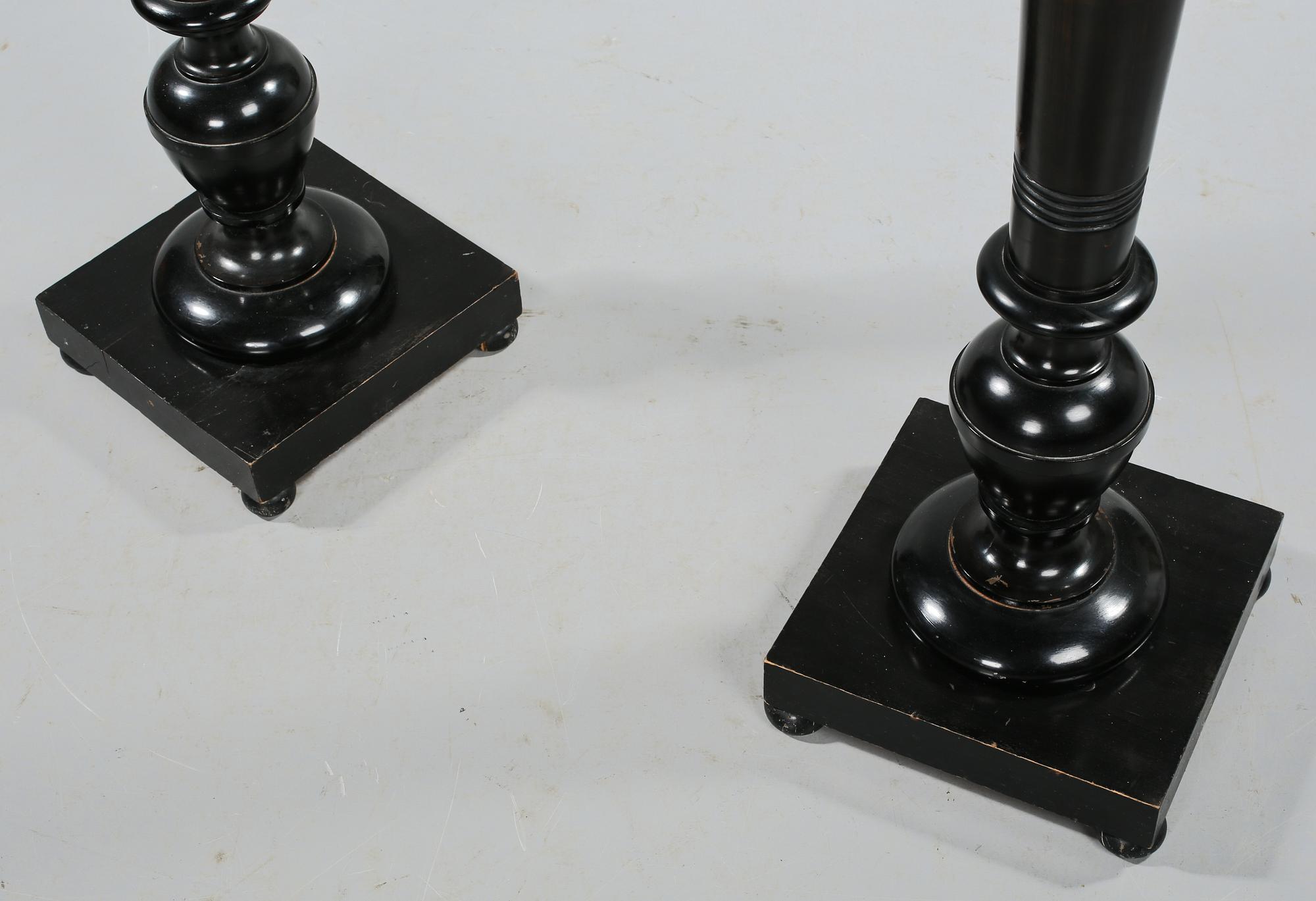 PIEDESTALER, ett par, 1900-tal.