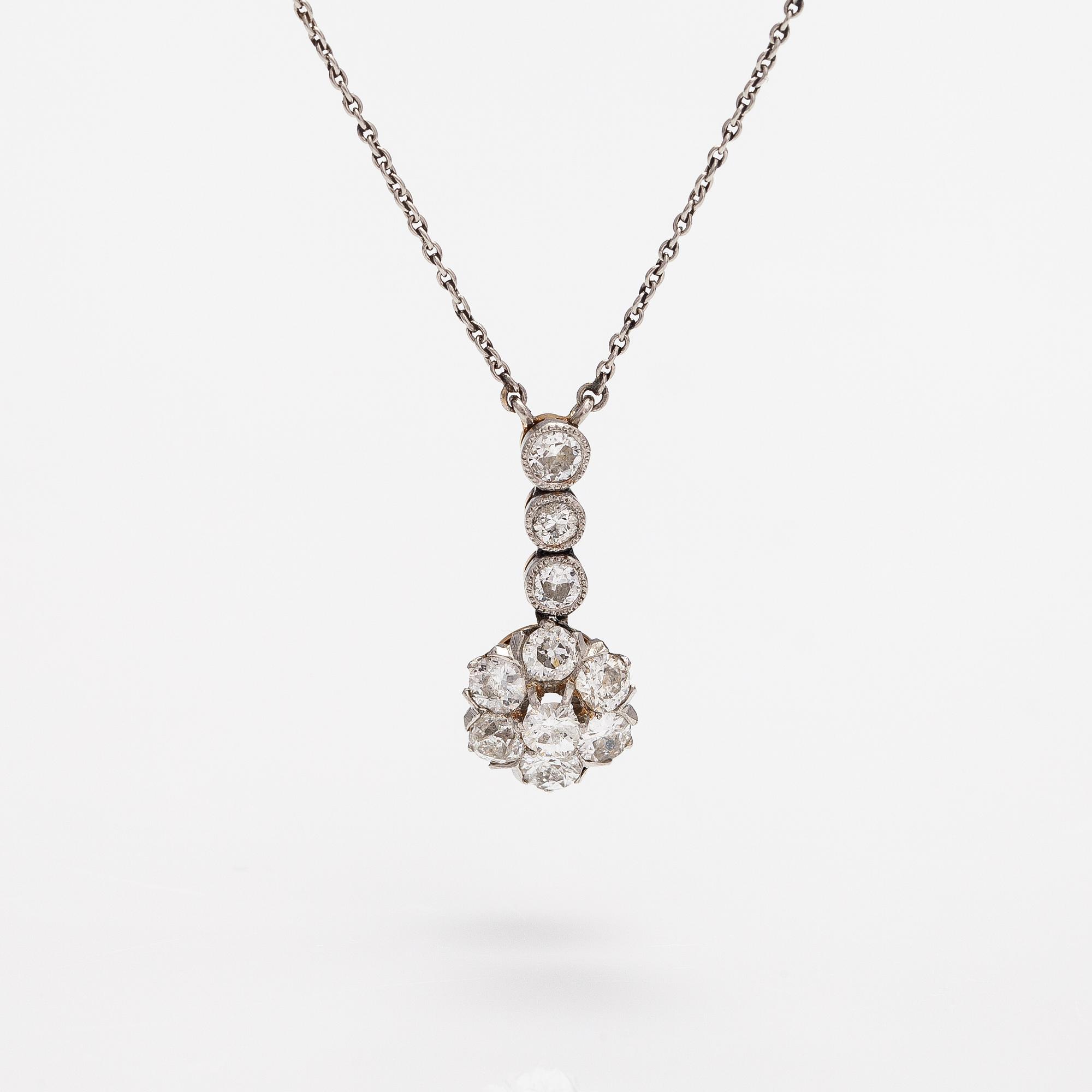 Halsband, 14-18K vitguld och platina, diamanter ca 0.80 ct tot.