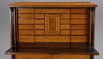 CHIFFONJÈ, Biedermeier/Karl Johan, omkring 1800-talets mitt.