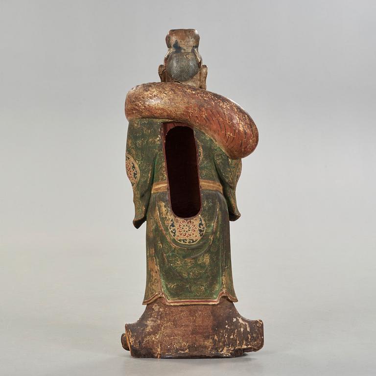 A large wooden scultpure of a daoist dignitary, 17/18th Century.