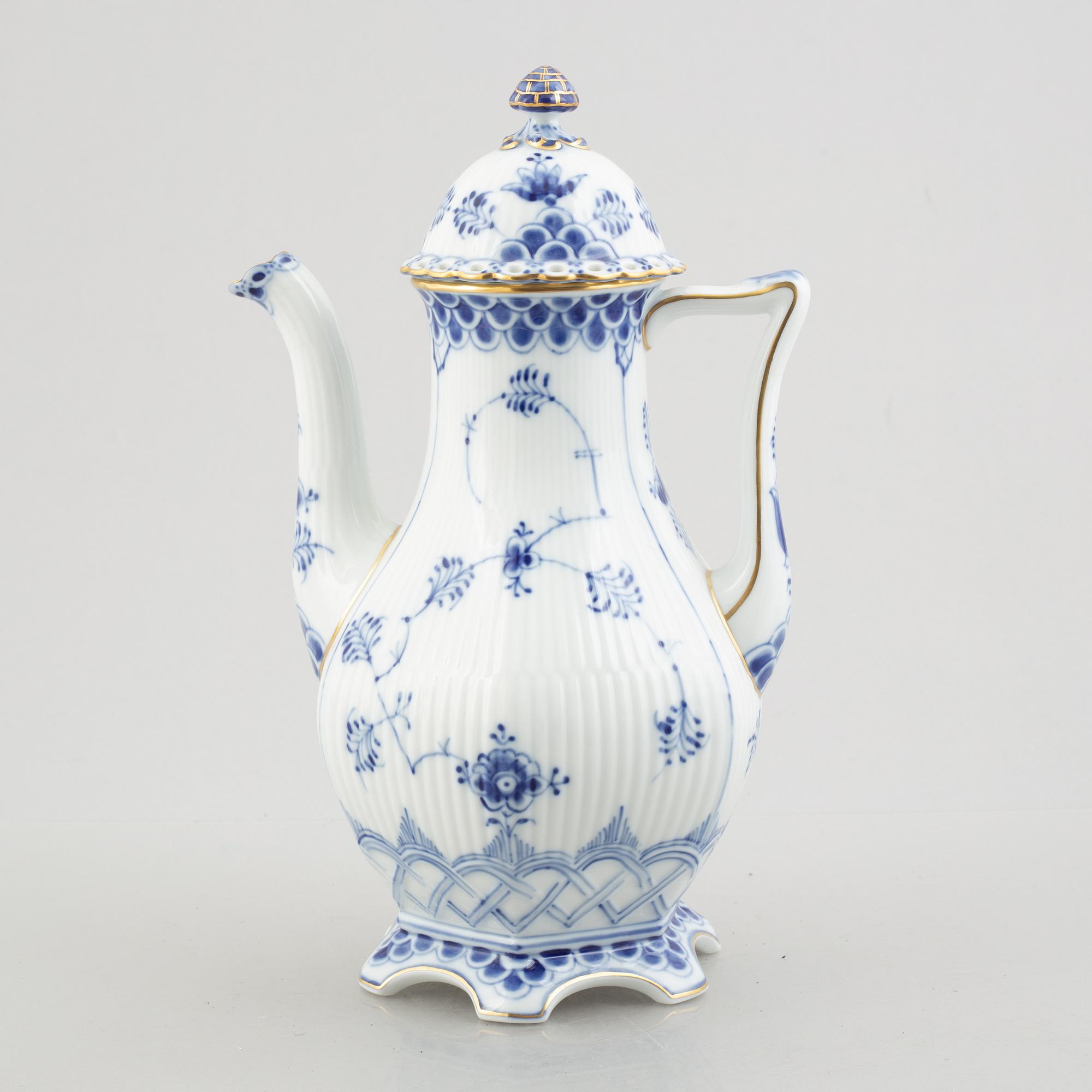 A 'Blue Fluted Full Lace' / 'Musselmalet' porcelain Coffee Pot, Royal Copenhagen, model 1202, 1961.