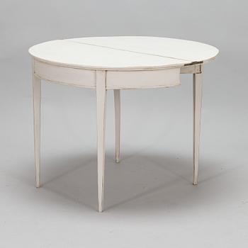Table, so-called crescent table, second half of the 19th century.