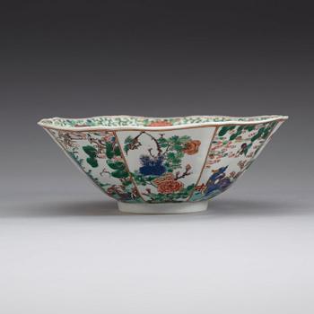 A famille verte bowl, Qing dynasty, Kangxi (1662-1722).