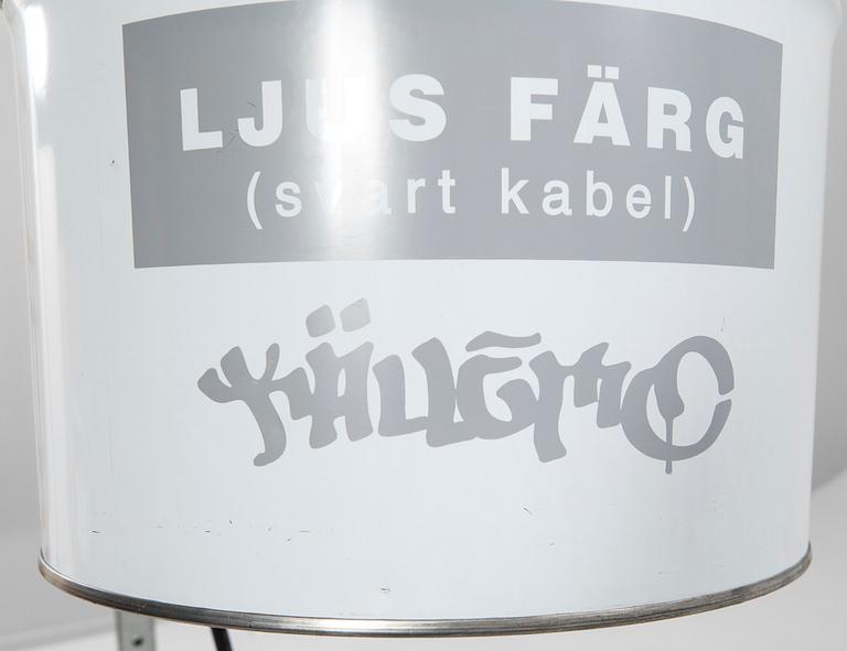 Fredrik Wretman, bordslampa "Ljus färg (svart kabel)", numrerad 48/360 Källemo.