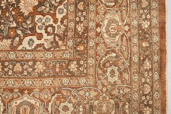 A carpet, antique Tabriz, so-called Hadjalili ca 419-394 x 323,5-308.