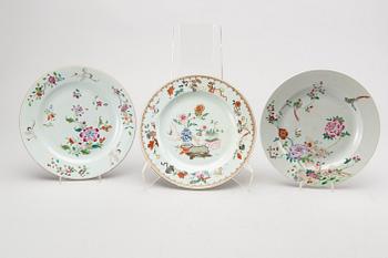 A set of six Chinese Qianlong porcelain plates.