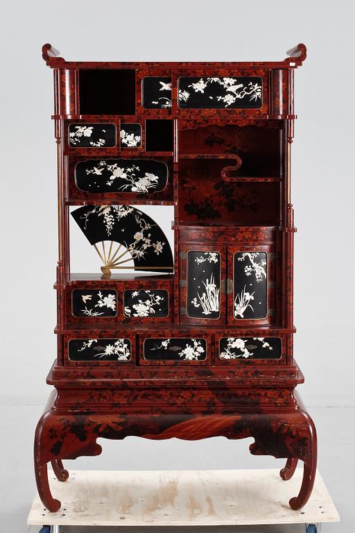 SKÅP, Japan, 1900-tal.