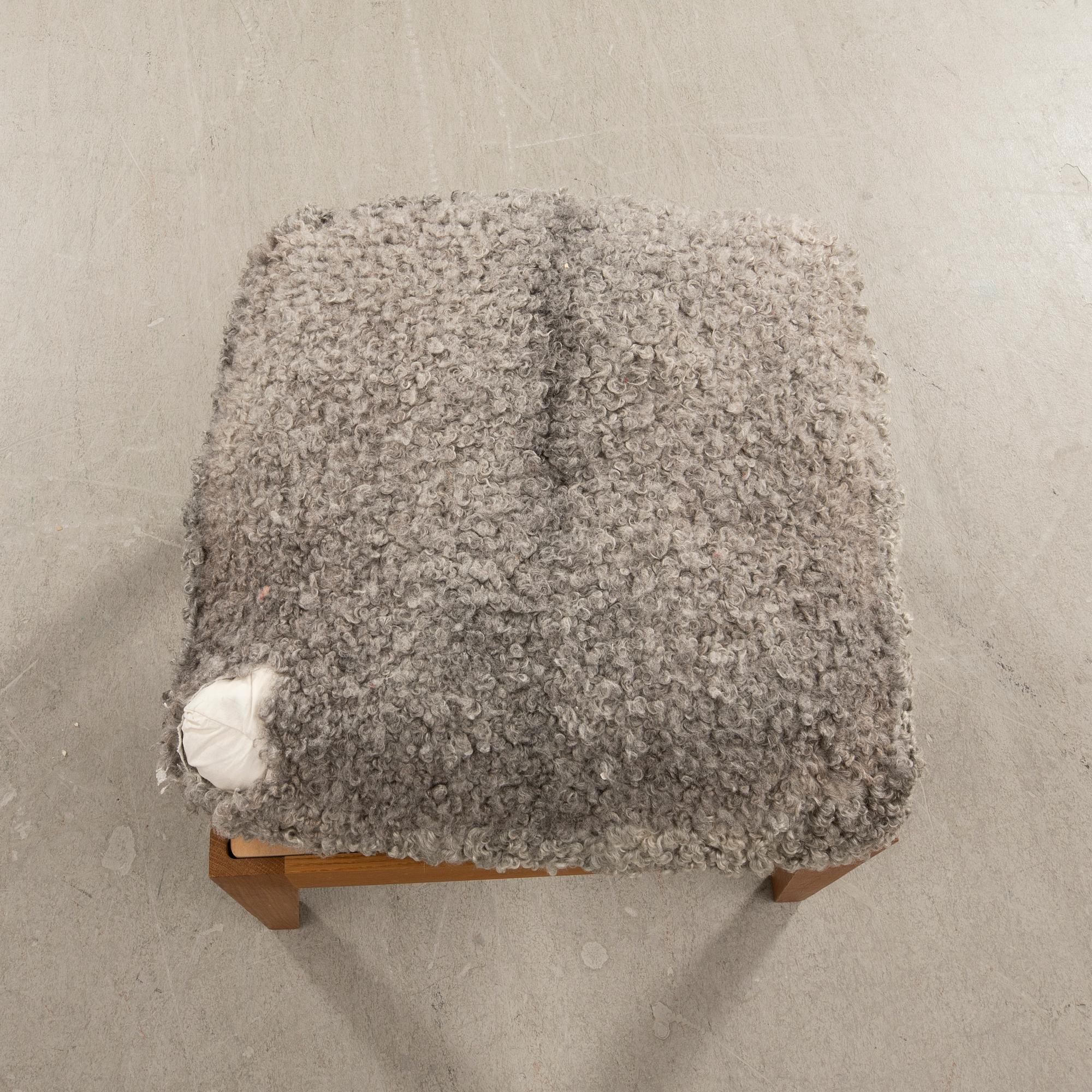 Nirvan Richter, soffa samt fotpall för Norrgavel 2000-tal.