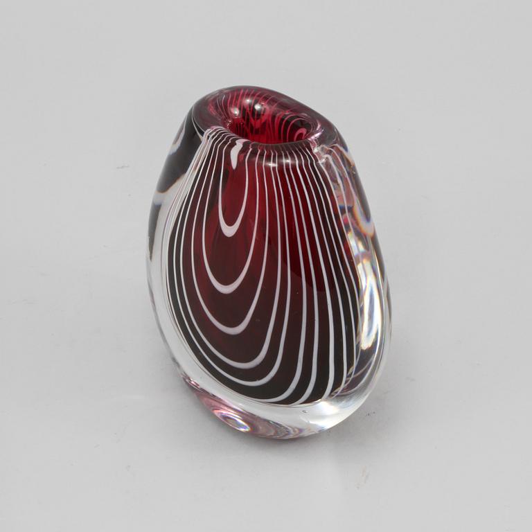VAS samt OBJEKT, glas, Vicke Lindstrand, Kosta, 1900-talets andra hälft.