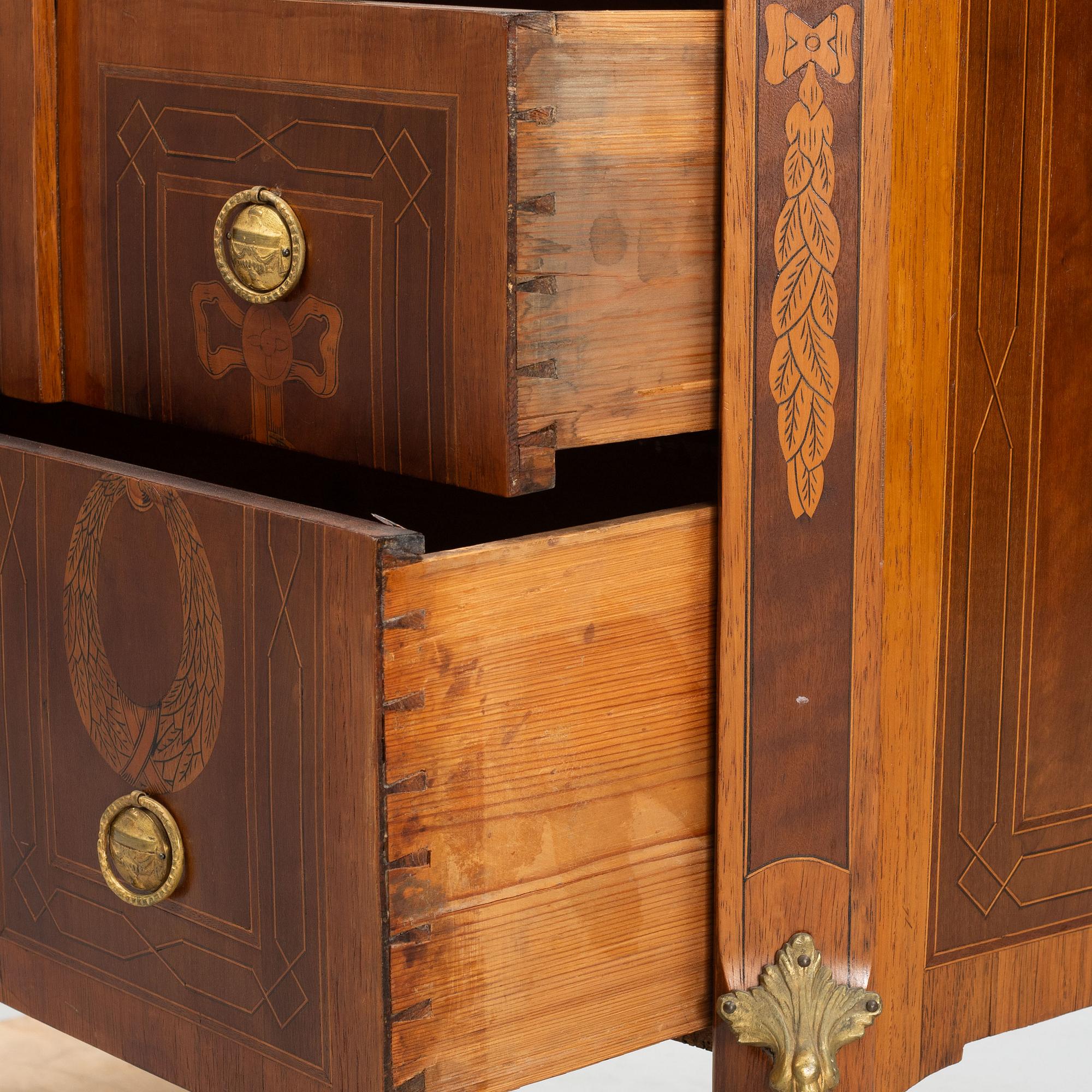 Byrå, gustaviansk, sent 1700-tal.