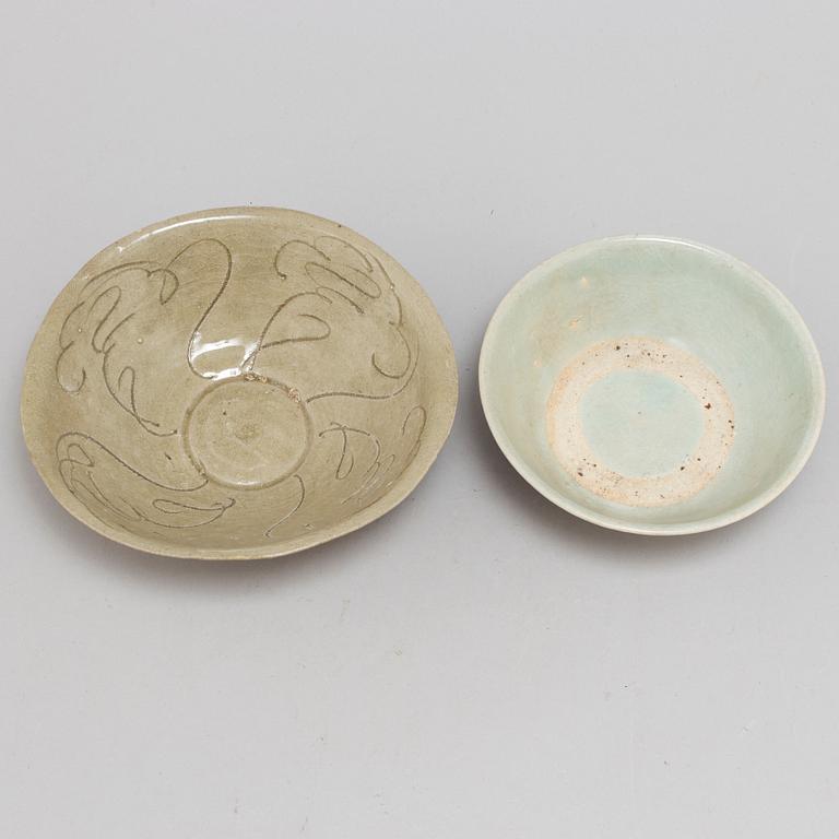 TWO CHINESE PROBABLY MING PORCELAIN BOWLS.