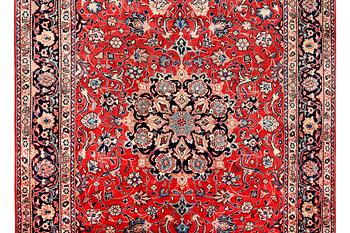 A Mahal carpet, c. 327 x 218 cm.