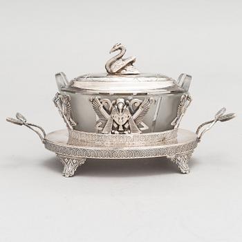 An 'Egyptian Empire style' caviar bowl c. 1900.