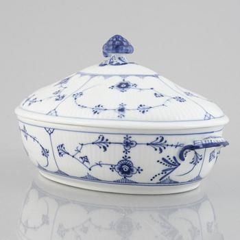 A 'Blue Fluted Plain' /  porcelain tureen with cover, Royal Copenhagen, model 283, 1898-1923.