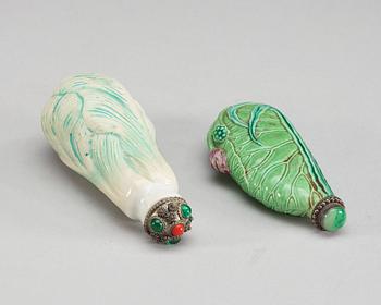Two porcelain snuff bottles, Qing dynasty.