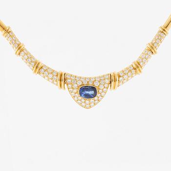 Collier 18K guld med safir och briljantslipade diamanter.